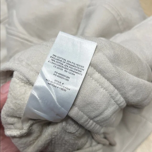 Aritzia Women's Light cream Cargo Joggers - Picture 6 of 7